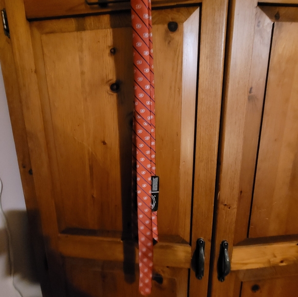 Montreal Canadians Tie - Picture 3 of 5